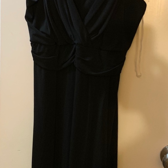 Black dress - Picture 2 of 5